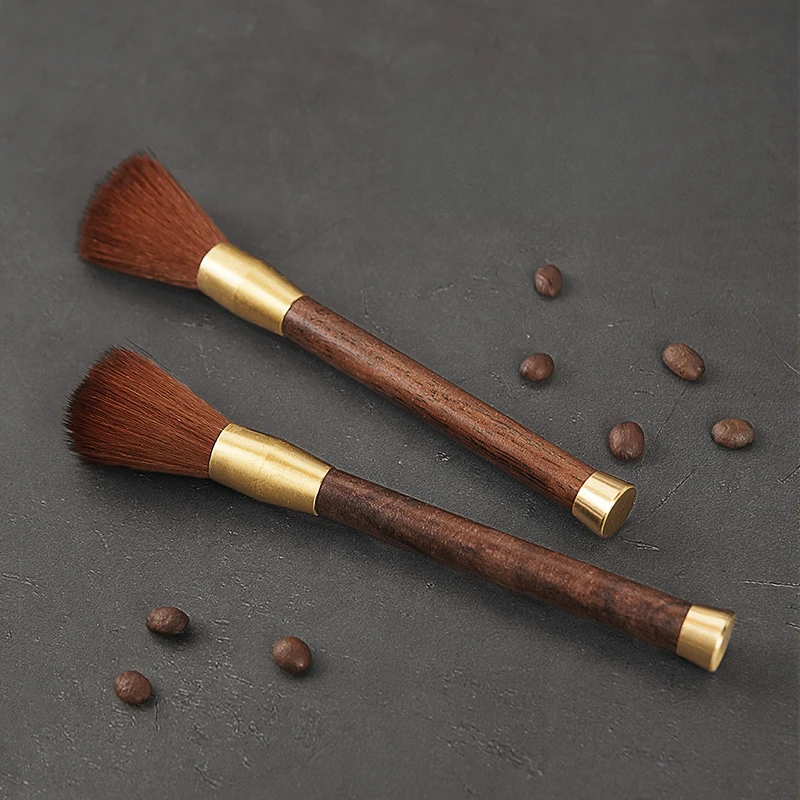 Blush Brush Kabuki - فرشاة تنظيف مطحنة القهوة بمقبض خشبي،