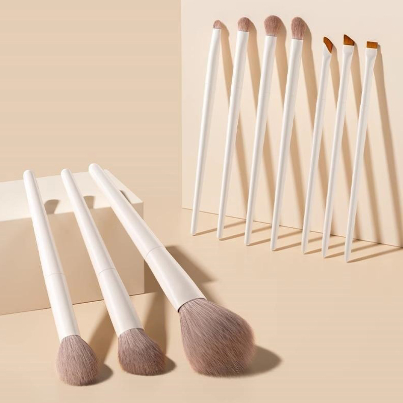 مجموعة فرش مكياج 12 قطعة: فرشا - مراجعة Blush Brush Kabuki وسعره
