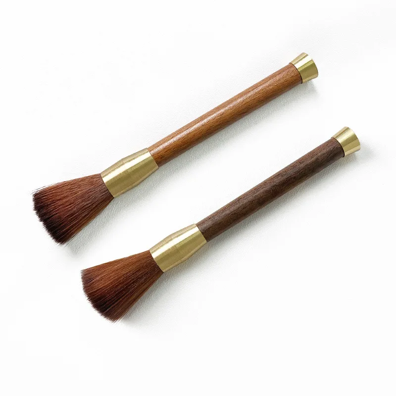 فرشاة تنظيف مطحنة القهوة بمقبض - مراجعة Blush Brush Kabuki وسعره